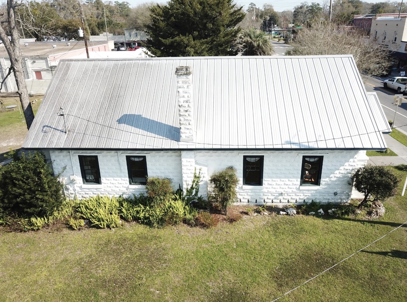 Aerial view of the side and rear grounds of the clubhouse